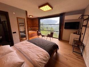 Sunshine Suit Oda (Kırmızı) Vacation rental in Georgia
