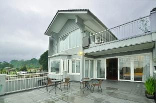 Villa Bandung Lembang W Private pool & Billiard 4B Villa in Parongpong