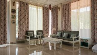 Chef & Mussoorie View | 3BHK House by the Hills Villa in Dehradun
