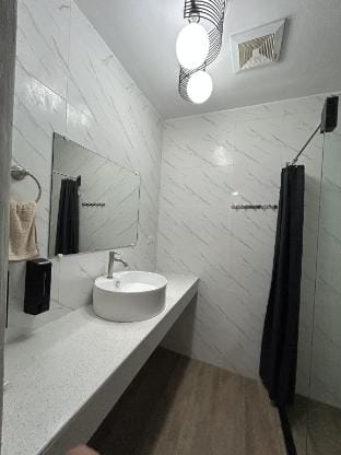 G-Apartment: Queen Room Vacation rental in Central Visayas