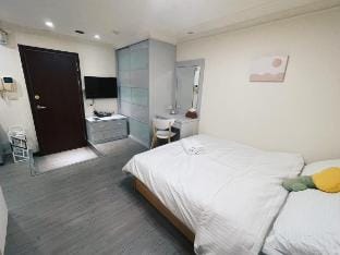 Xining South Road《西門町｜雙人房｜捷運6號出口》9-19 [僅限境外旅客入住] Vacation rental in Taipei City