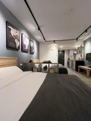 Xining South Road《西門町｜四人房｜捷運6號出口》8-59[僅限境外旅客入住] Vacation rental in Taipei City