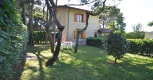 Relaxing Holiday Home with Garden Near the Beach Apartment in Bibione