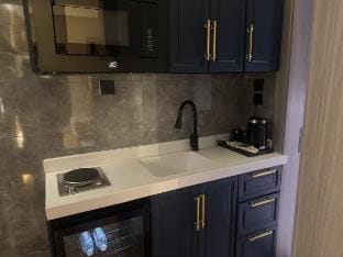 Modern Suite 1 Bedroom & Living Room Hotel Style Apartment in Jeddah