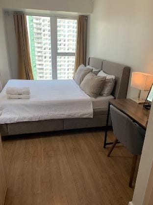 Spacious stylish condo near mall Vacation rental in Lapu-Lapu City
