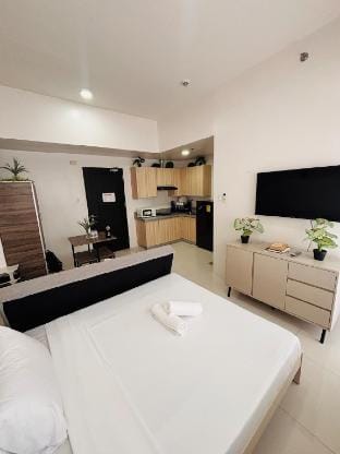* * * WV 11 Light & Fresh Studio Vacation rental in Iloilo City