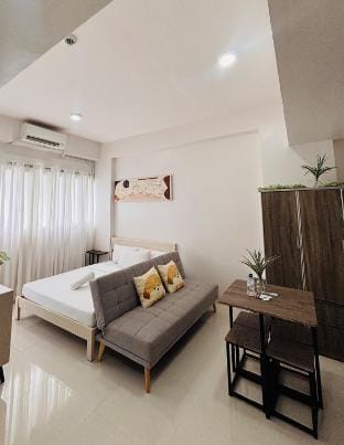 * * * WV 11 Light & Fresh Studio Vacation rental in Iloilo City