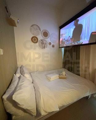 Direct Pool Access + Walk to MOA Vacation rental in Pasay