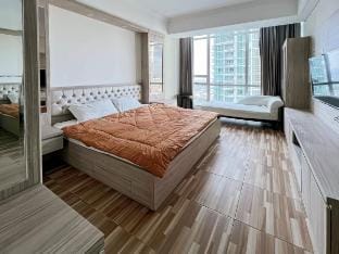 Luxury 3BR Kemang Apt w/ Private Lift, Pool, Gym Vacation rental in South Jakarta City