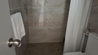 One Double, 2 single, 2 Sofa Beds Studio, Suite 4 Apartment in Auckland