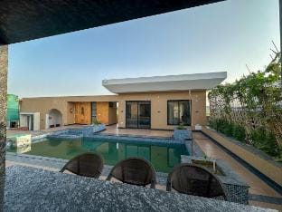 Varenasvi Farm Six Bedrooms Vacation rental in Haryana