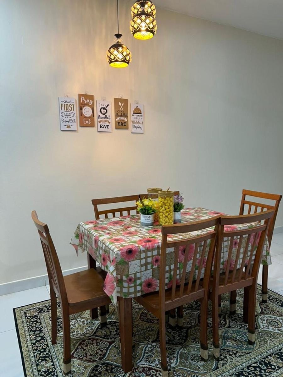 Pak Long Homestay : Prima Homes Matang Apartment Vacation rental in Kuching