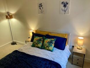 2 Bedroom Luxury Apartment! CityCenter FreeParking Apartment in Derby