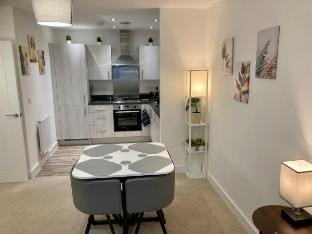 2 Bedroom Luxury Apartment! CityCenter FreeParking Apartment in Derby