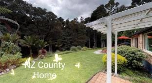 Serene Whangarei  lifestyle luxurious modern home  with  trees and Garden Views Vacation rental in Whangārei