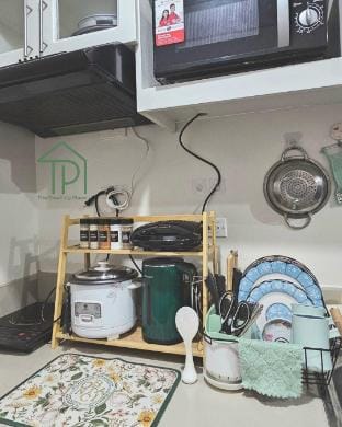 Condo w/ Pool+Netflix+Karaoke by TDP Staycation Apartment in Quezon City