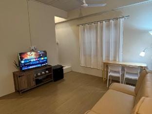Two-story house @MRT Sirindhorn, huge outdoor area Vacation rental in Bangkok