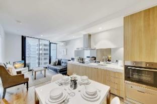 City-View 2BR Apt Across Southern Cross Station Vacation rental in Melbourne