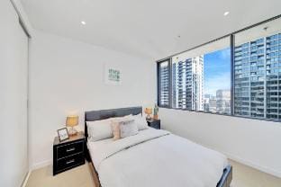 City-View 2BR Apt Across Southern Cross Station Vacation rental in Melbourne