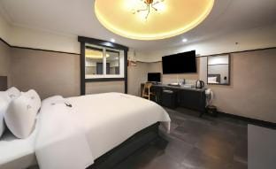 a[목포 머니스테이 원베드룸 ] 목포터미널 5분거리 , 2인 더블침대/무료주차 Vacation rental in South Korea