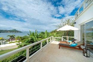 Amazing Sea View Villa 5 beds 5 baths Playroom Villa in Pa Klok