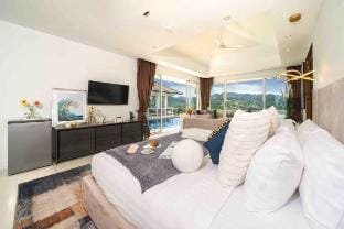 Amazing Sea View Villa 5 beds 5 baths Playroom Villa in Pa Klok
