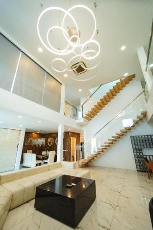 Magnitude Luxurious 6 Bedroom Pool Villa Villa in Pattaya City