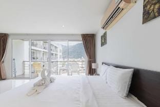 Condo 1BR w/ Bathtub 850m to Beach Prime Spot C229 Apartment in Patong