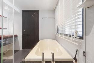 Condo 1BR w/ Bathtub 850m to Beach Prime Spot C229 Apartment in Patong