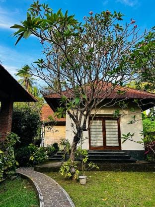 5 mins to the Bondalem Beach with Tropical Garden  Vacation rental in Bali