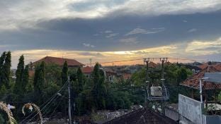 Cozy Stay near Canggu on 2 & 3 Floor (3 Bed Room) Vacation rental in North Kuta