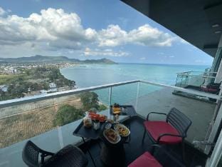 DELMARE BeachFront full Sea View Apartment in Pattaya City