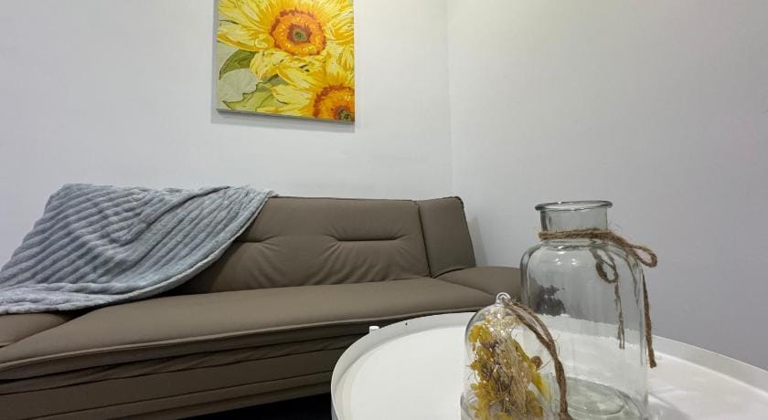 Bay Suites by Jom Summer Suites  Vacation rental in Kota Kinabalu