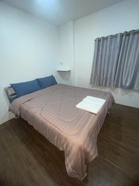 ชุมพล House Bed and Breakfast in Chon Buri Changwat