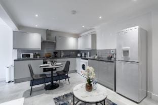 Avalon Luxury stays Apartment in Rochester