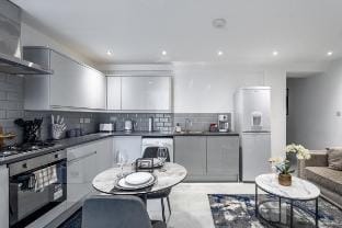 Avalon Luxury stays Apartment in Rochester
