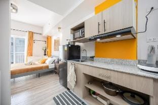 Stylish Condo Near Airport- Poolview @ Amani Grand Apartment in Lapu-Lapu City