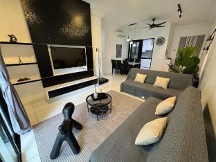 1208 Family Fun Retreat/Paradigm mall/up to 11Pax Vacation rental in Johor Bahru