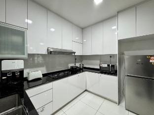 1208 Family Fun Retreat/Paradigm mall/up to 11Pax Vacation rental in Johor Bahru