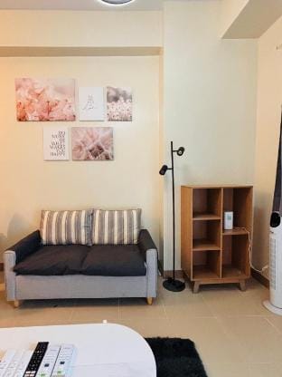 Tranquil Poolside Balcony Apartment in Iloilo City
