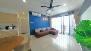 9pax 2R2B FAMILY SUITE i-City i-Suite Apartment in Selangor, Malaysia