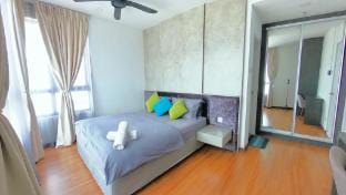 9pax 2R2B FAMILY SUITE i-City i-Suite Apartment in Selangor, Malaysia
