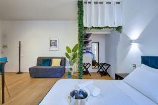Cinema Design Home San Giovanni Apartment in Rome