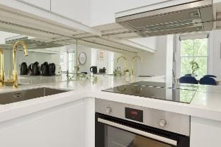 1 Bed Flat near Westfield Vacation rental in London