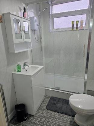 3 Bed Home Free WiFi  Netflix Central Location Vacation rental in Middlesbrough