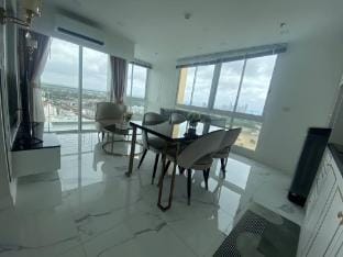 2 Bed Room Sea View Great Place Apartment in Pattaya City