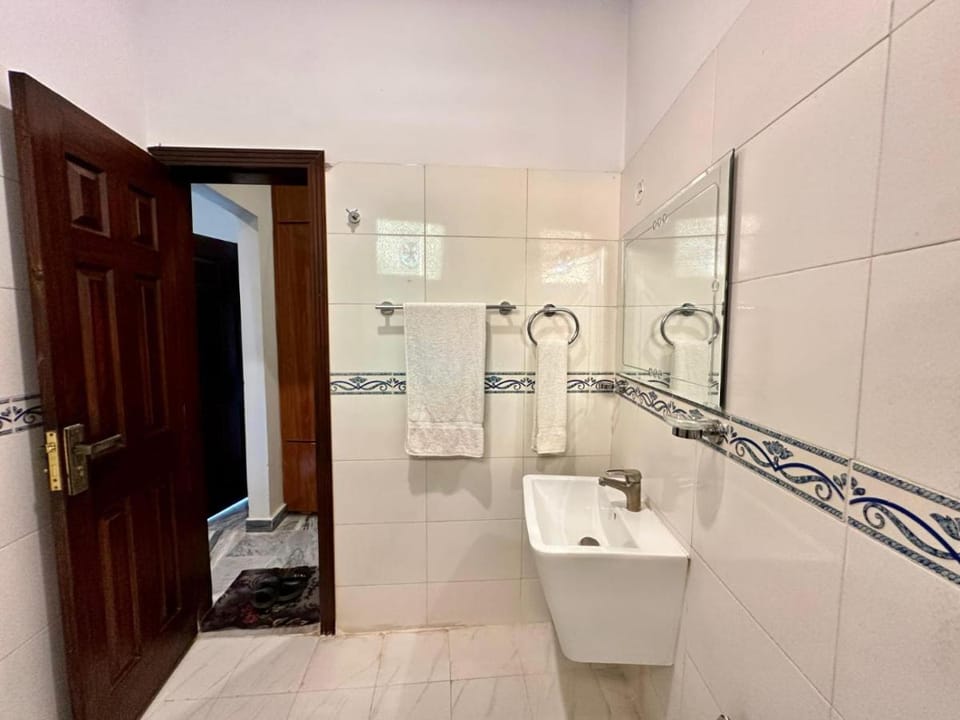 Ziel Guest House Banigala Islamabad Bed and Breakfast in Islamabad Capital Territory