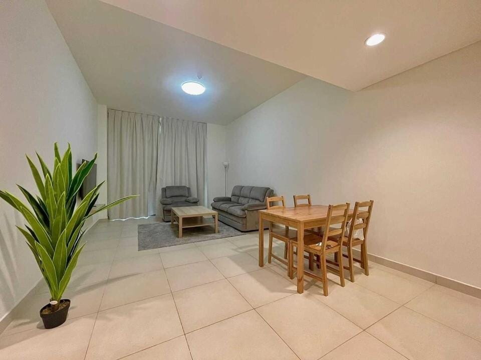 OYO HOME 1396 Bedroom With Spacious Bed and Breakfast in Abu Dhabi