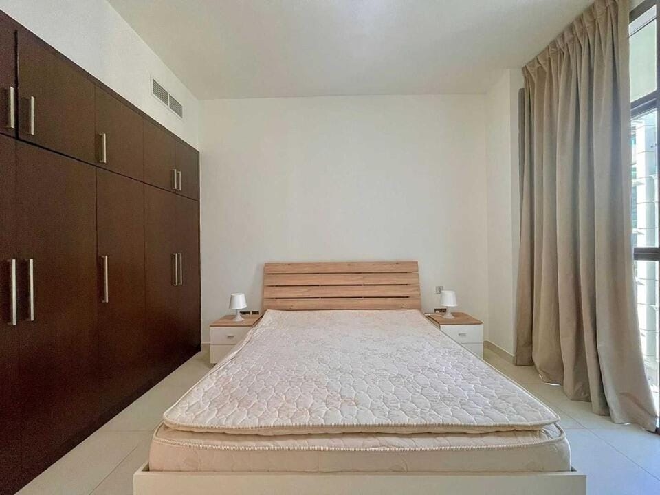 OYO HOME 1396 Bedroom With Spacious Bed and Breakfast in Abu Dhabi