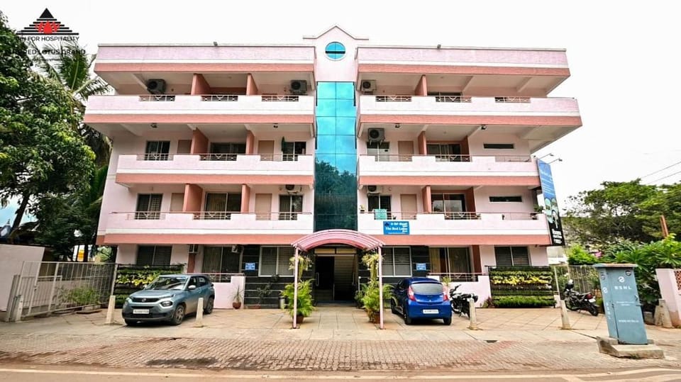 THE RED LOTUS GRAND Hotel in Mysuru